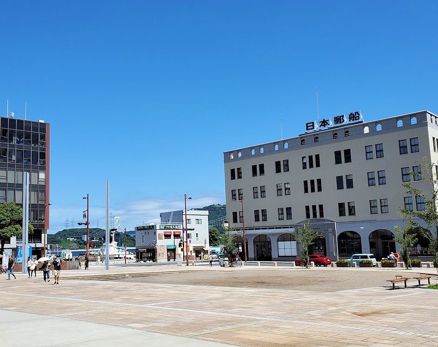 北九州市門司港にある、門司港駅前の広場の景色