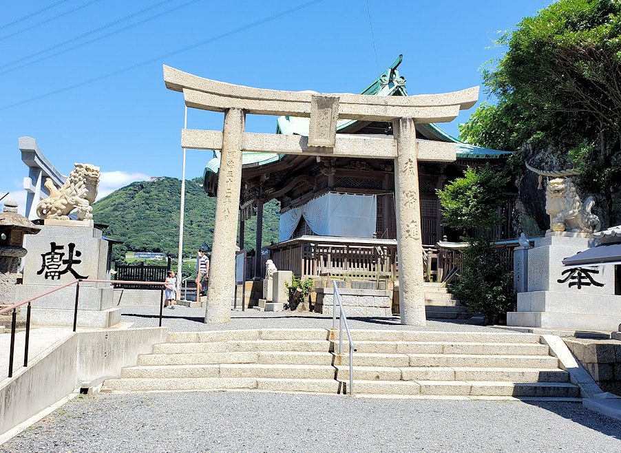 関門海峡の袂にある約1800年もの歴史があるという和布刈神社内にある鳥居
