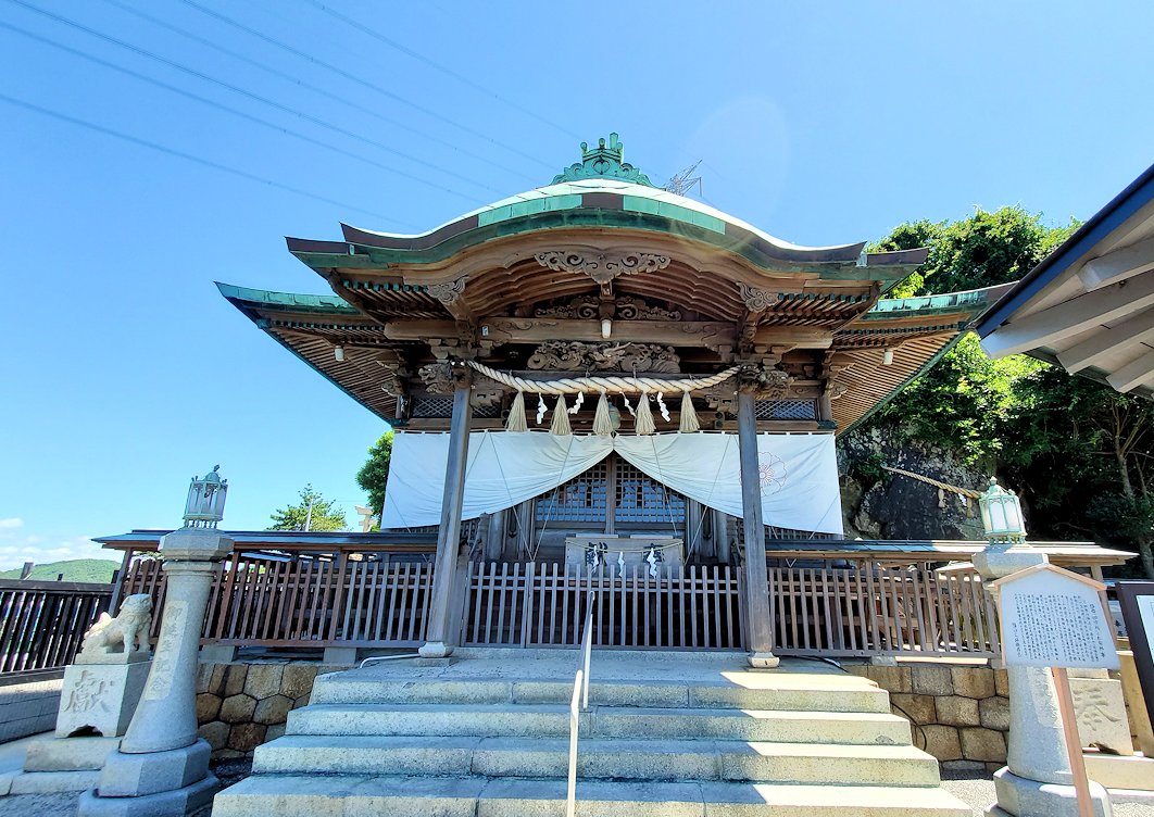 関門海峡の袂にある約1800年もの歴史があるという和布刈神社内にある、和布刈神事が行われる和布刈神社の本堂